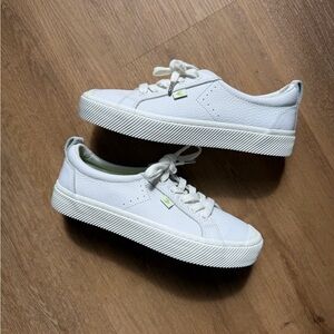 Cariuma Women's Low-Top White Leather Sneakers